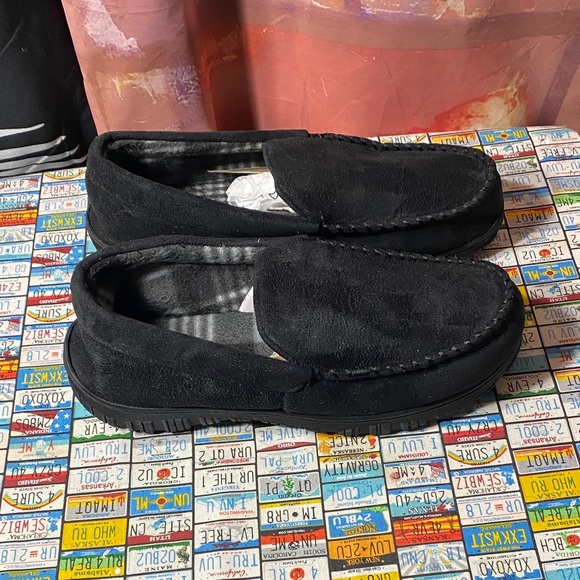 Men’s Black Moccasin Slippers Faux Suede Plaid Lining Size 11 - Picture 1 of 6